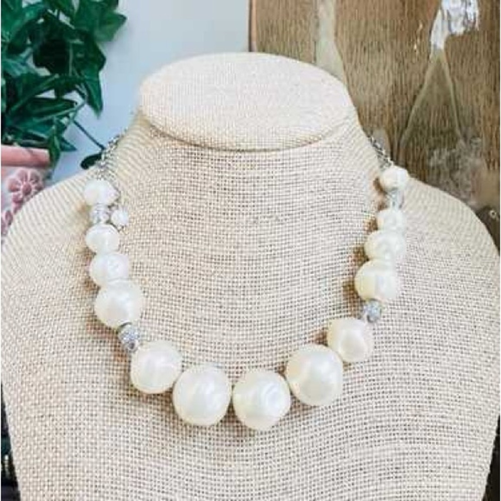 NWT Lia Sophia Elegant Pearl Necklace